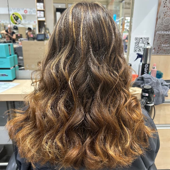 Un balayage tout en douceur pour illuminer sans agressé.