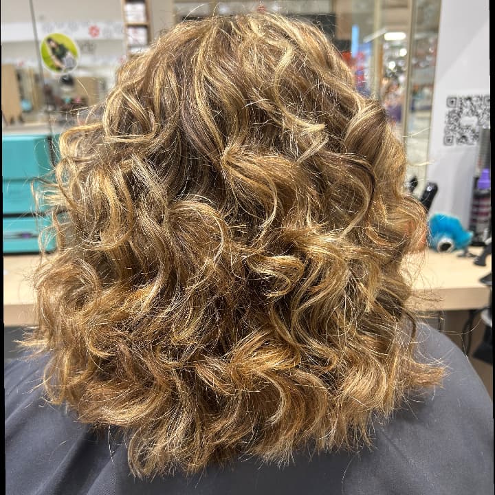 Balayage bouclés au conique